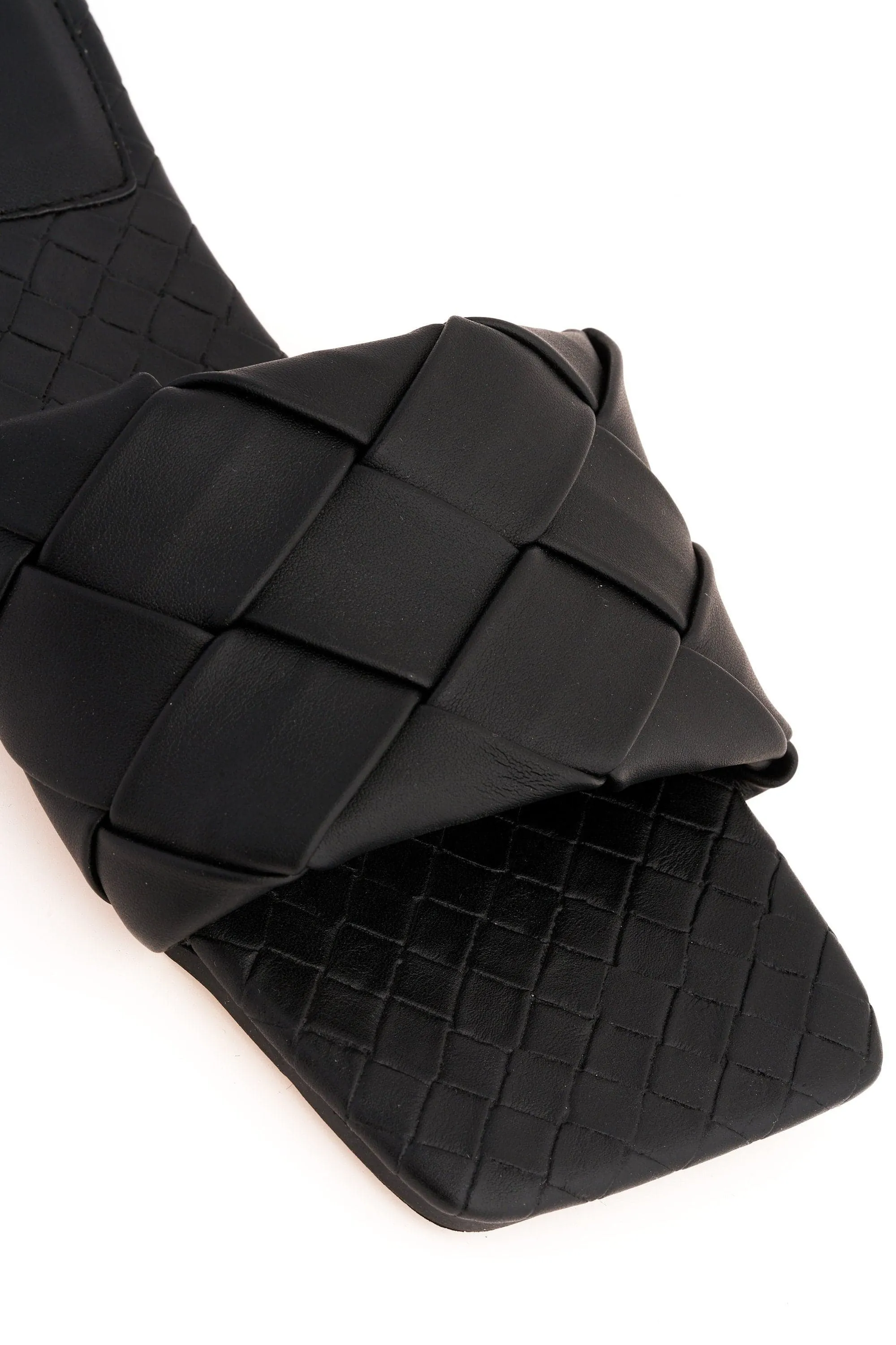 Raffia Crossover Plait Band Slider in Black