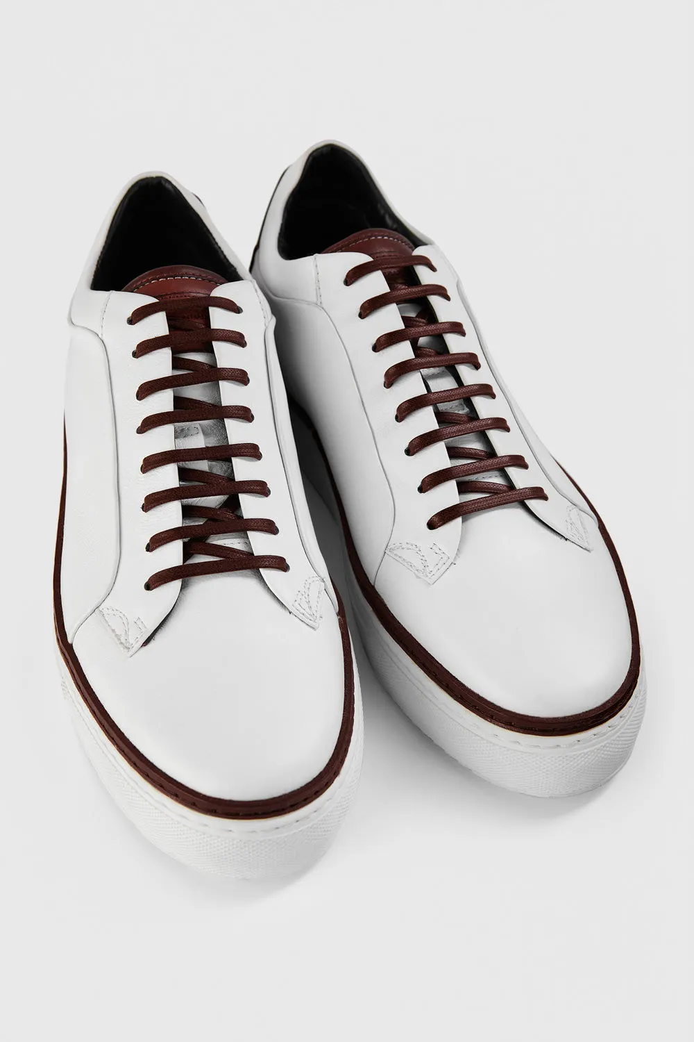 SOHO EDGE white chestnut welted sneakers.
